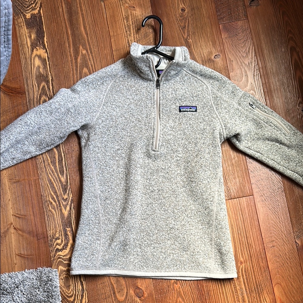 Patagonia women’s beige Quarter-Zip Fleece Pullover